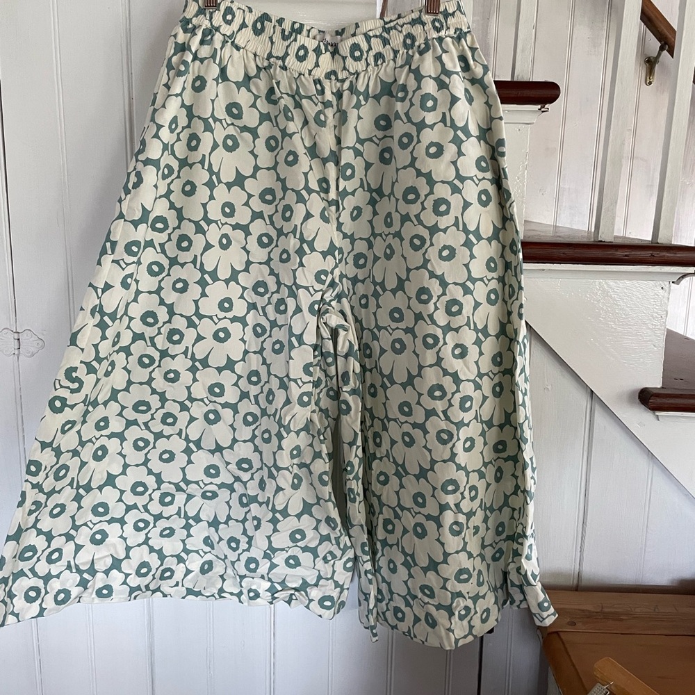 Floral Patterned Wide-Leg Culottes Pants - Picture 7 of 7